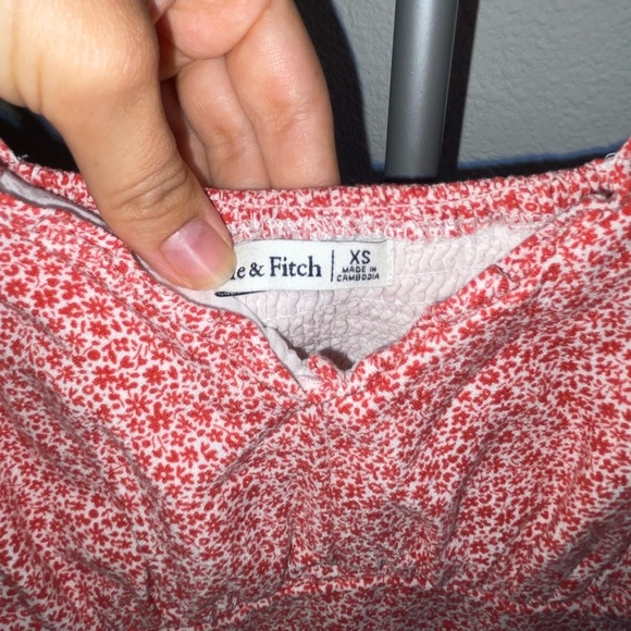 Cute Abercrombie & Fitch Summer Top - Picture 4 of 7